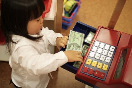Mengajarkan keuangan pada anak